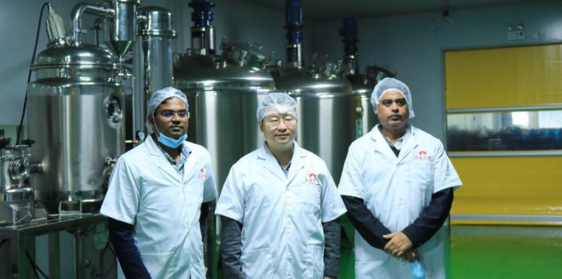  Indische Kunden besuchten BOLAIKE in Jiangsu, um Gefriertrocknungsanlagen für Spezialitäten wie Curry zu inspizieren, und einigten sich auf einen vorläufigen Kaufvertrag.